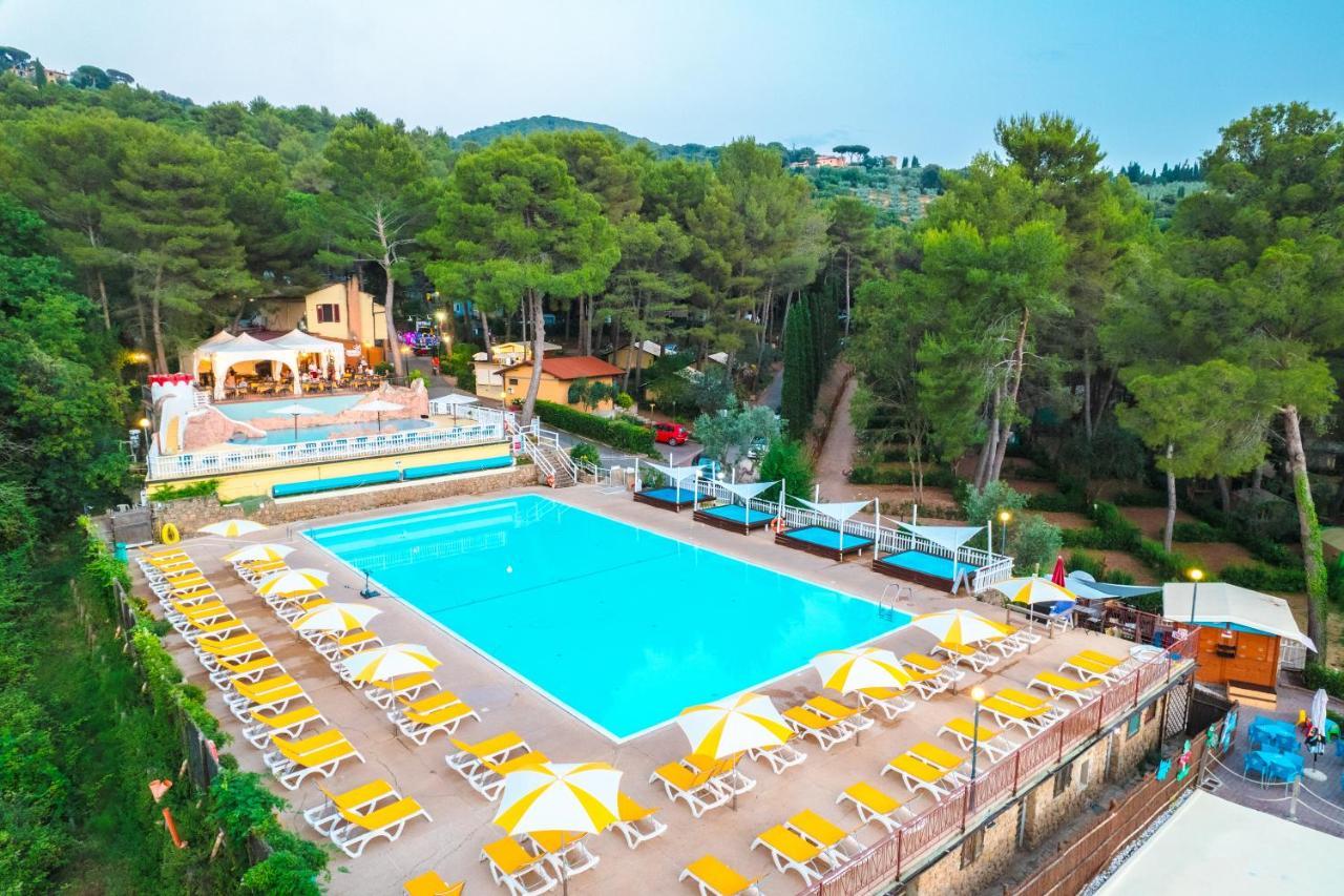 Le Pianacce Camping Village كاستاجنيتو كاردوتشي المظهر الخارجي الصورة